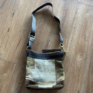 Coach Crossbody Brown & Gold Logo Purse Buckle